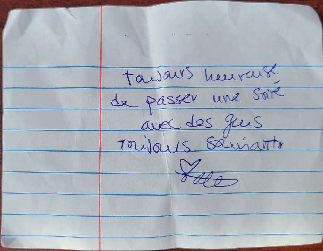 Toujours heureuse de passer une soirée avec des gens toujours souriants