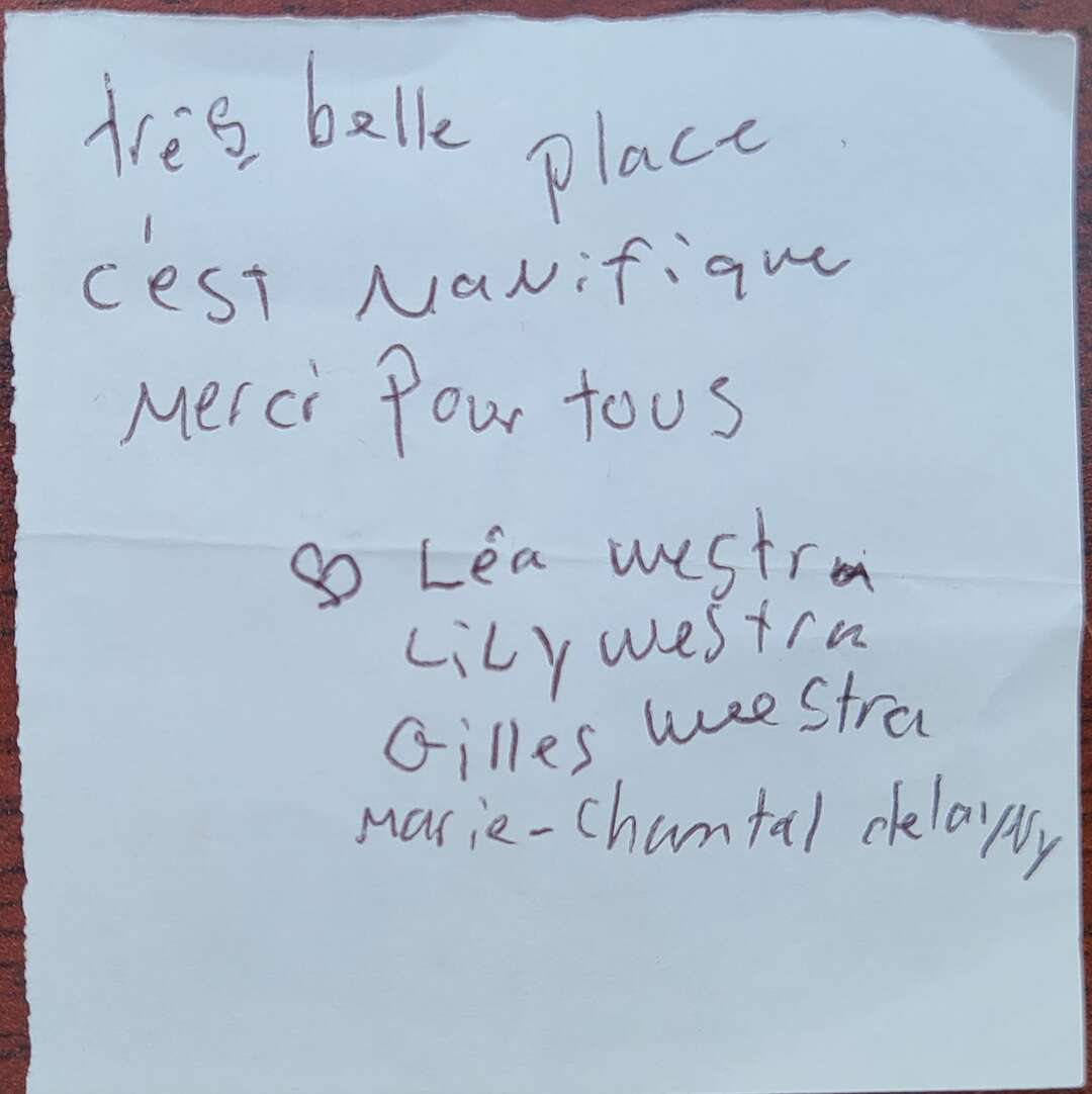 très belle place c'est magnifique merci pour tous