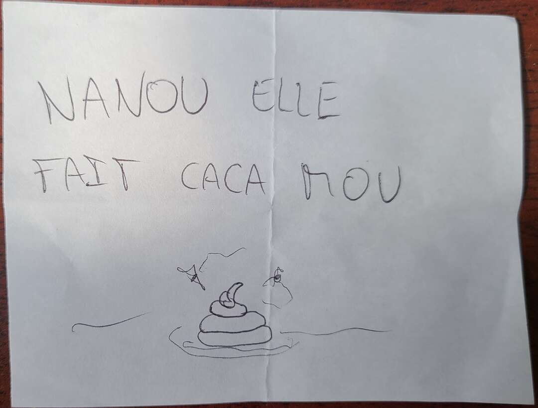 NANOU ELLE FAIT CACA MOU